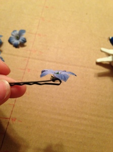 Flower bobby pins (7)